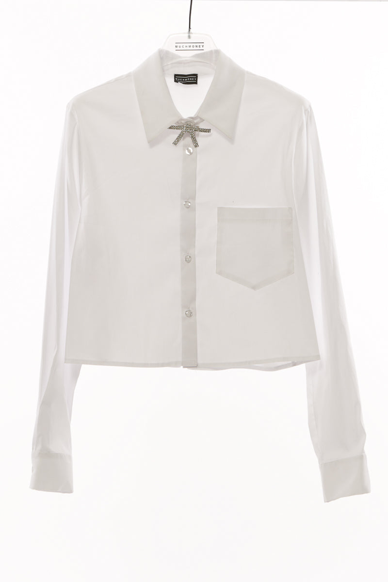 camicia tasca e spilla