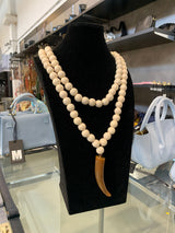 collana lunga corno e perle legno