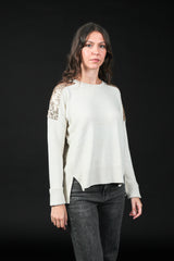 maglia over con paillettes spalle