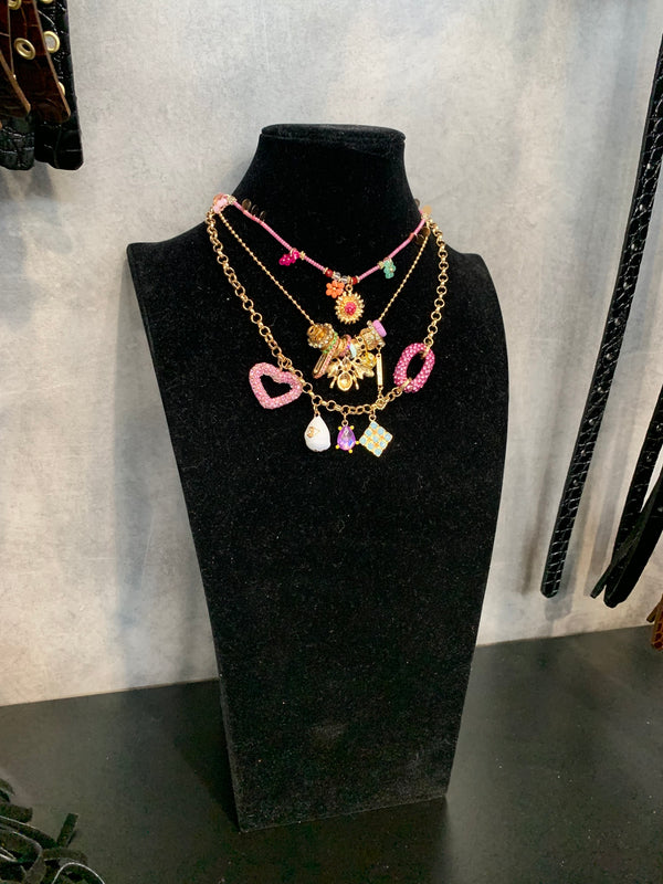 collana corta multi charme rosa