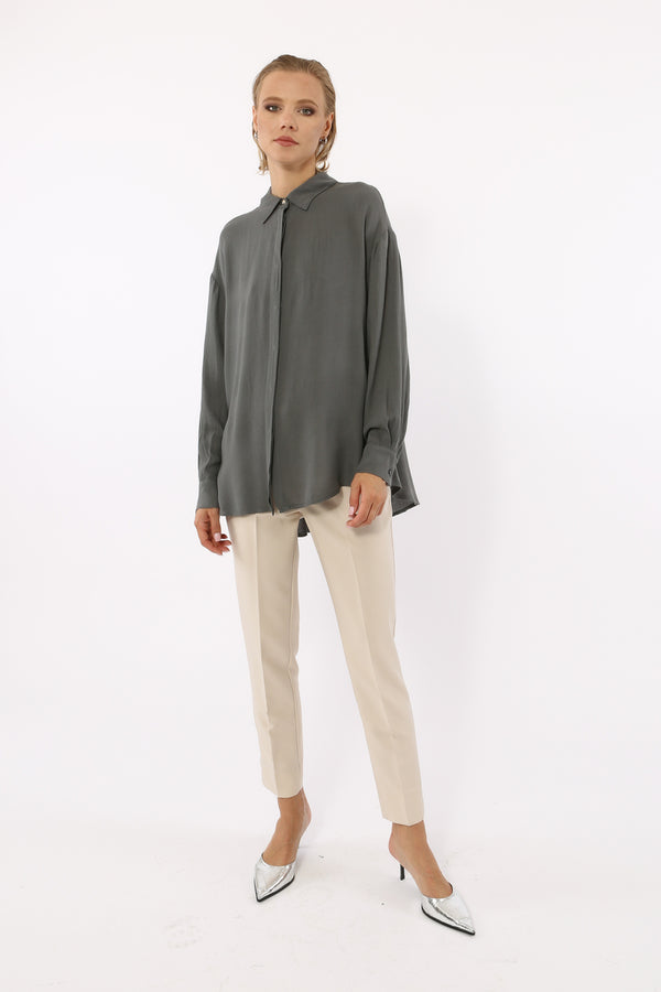 pantalone gamba dritta spacco in fondo