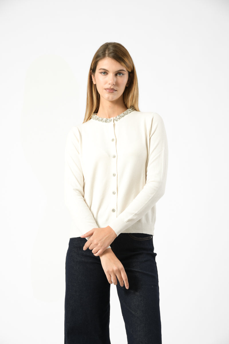 cardigan bottoni e girocollo gioiello